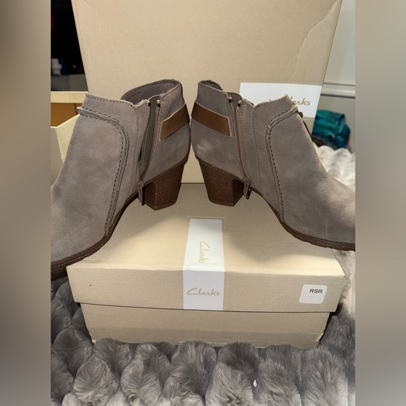 Clark’s Women booties - Picture 3 of 6